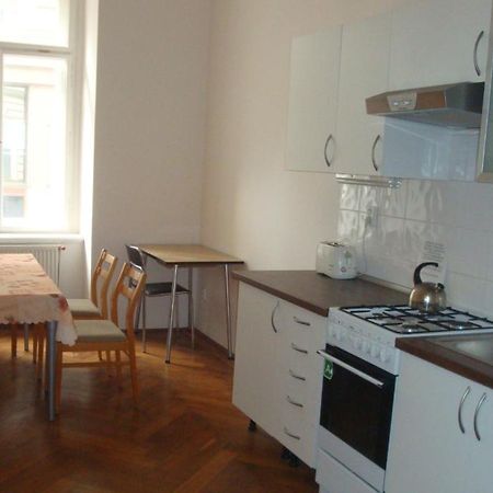 Gallery Hostel Praga Esterno foto