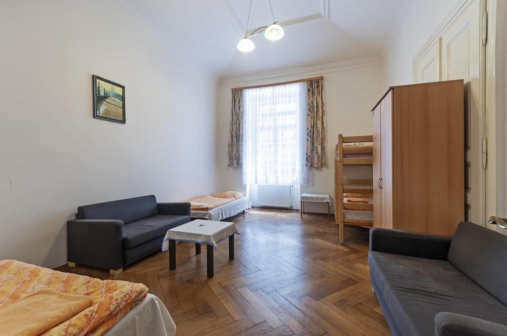 Gallery Hostel Praga Esterno foto