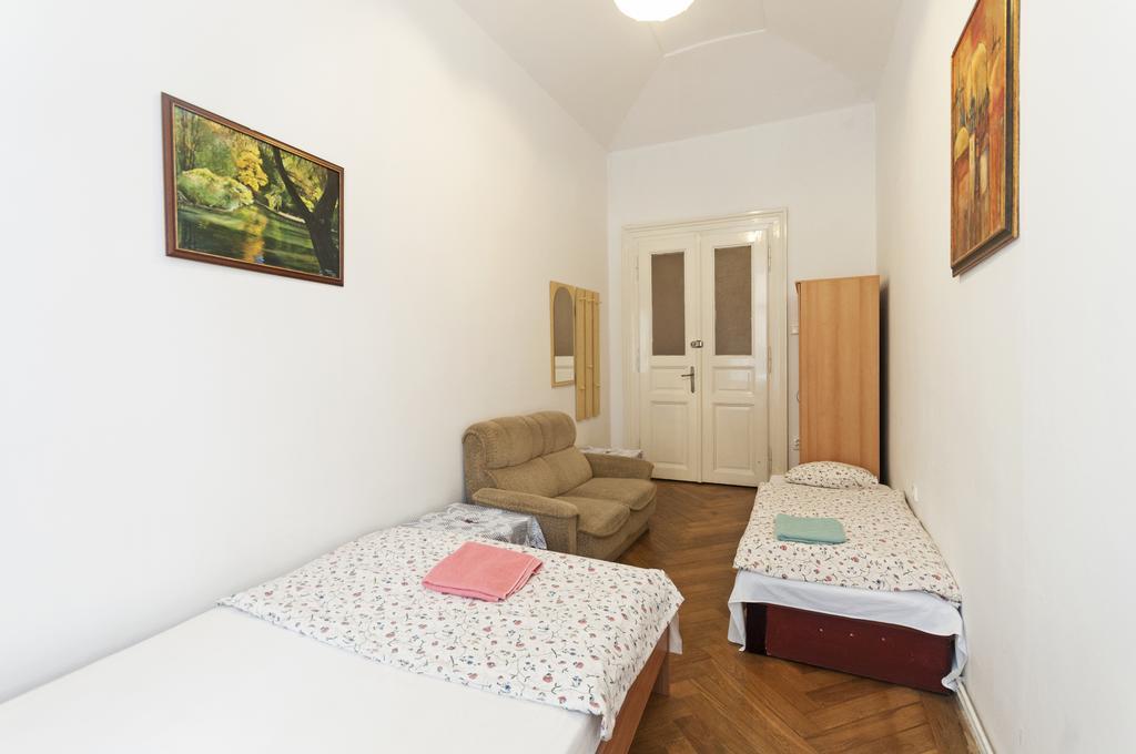Gallery Hostel Praga Esterno foto