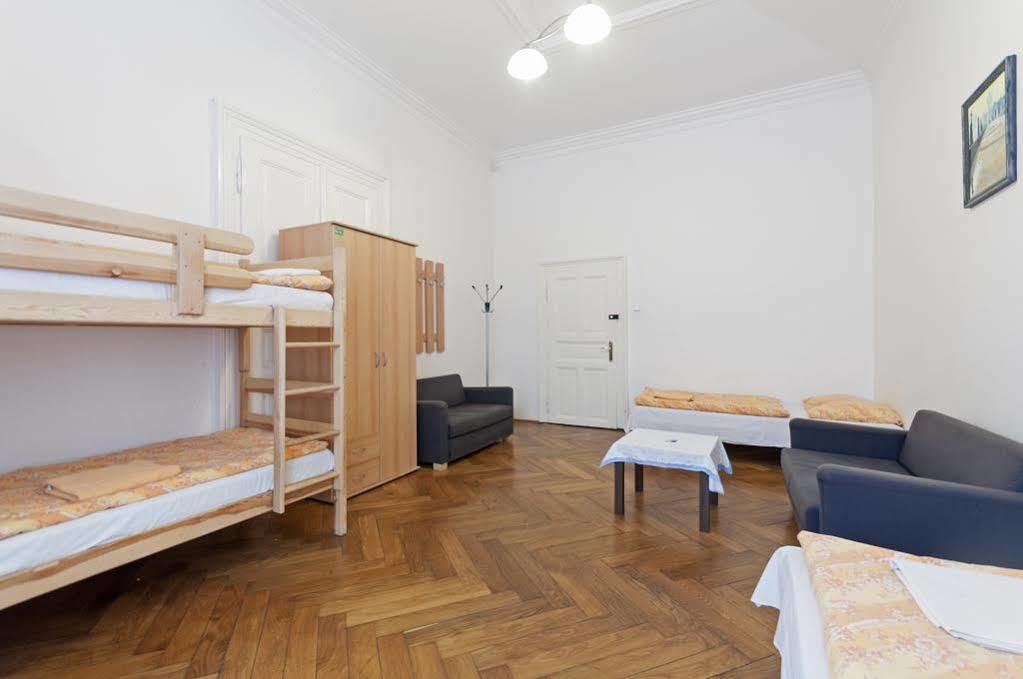 Gallery Hostel Praga Esterno foto